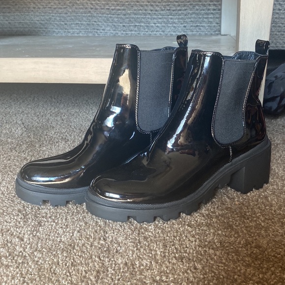 Fashion heeled rain boots - Picture 3 of 3